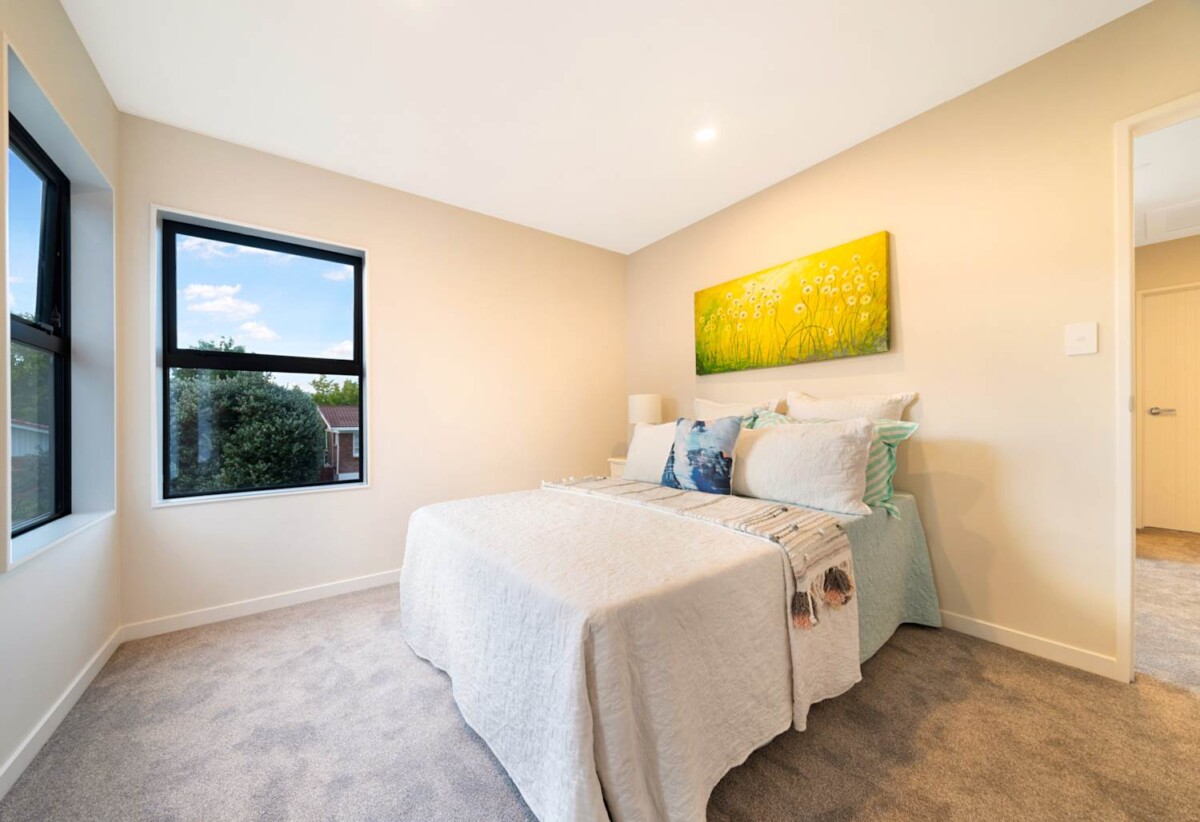 Brandnew standalone 4 beds 2.5 baths home with garage on 189m2 section, close to the train station, New Lynn shopping mall, 0.6 km to Arahoe School, 1.2 km to Green Bay High School, 1.5 km to Glen Eden Intermediate, 141C Seabrook Avenue, New Lynn, Auckland