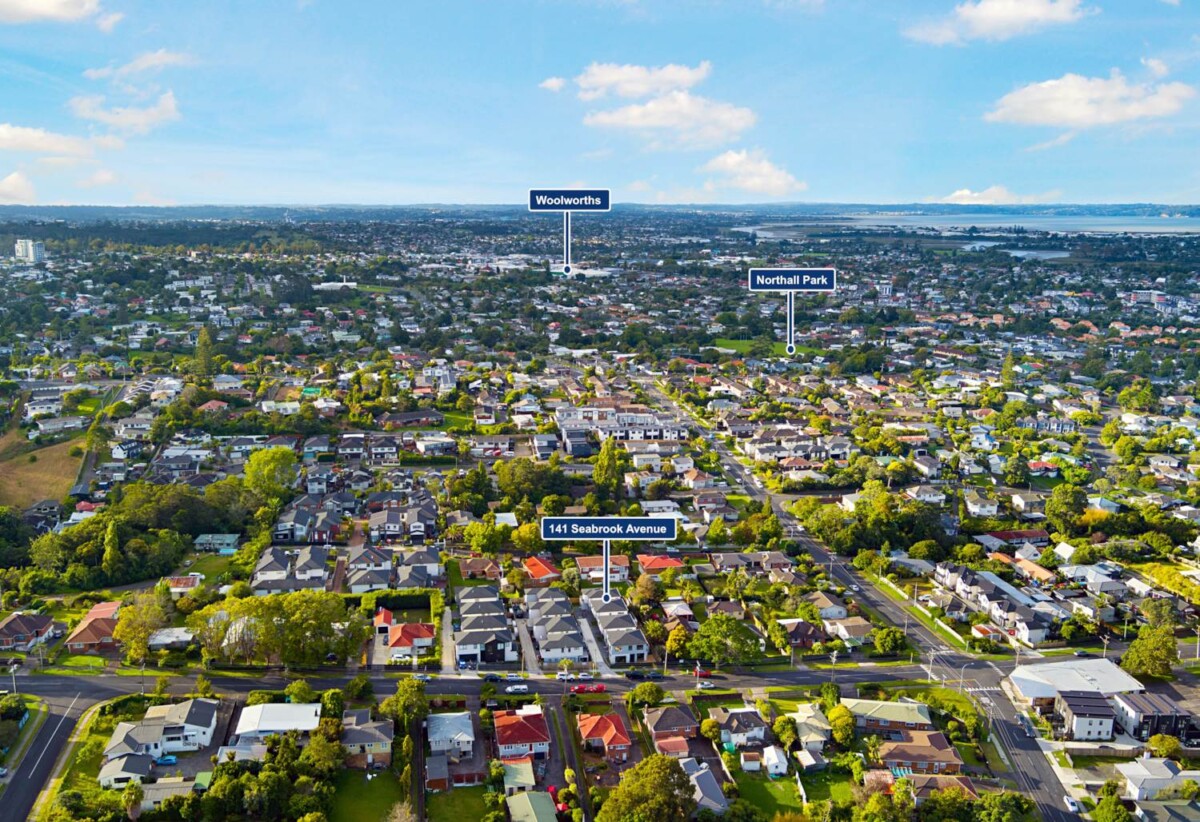 Brandnew standalone 4 beds 3.5 baths home with garage on 213m2 section, close to the train station, New Lynn shopping mall, 0.6 km to Arahoe School, 1.2 km to Green Bay High School, 1.5 km to Glen Eden Intermediate, 141D Seabrook Avenue, New Lynn, Auckland