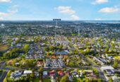 Brandnew standalone 4 beds 2.5 baths home with garage on 189m2 section, close to the train station, New Lynn shopping mall, 0.6 km to Arahoe School, 1.2 km to Green Bay High School, 1.5 km to Glen Eden Intermediate, 141C Seabrook Avenue, New Lynn, Auckland