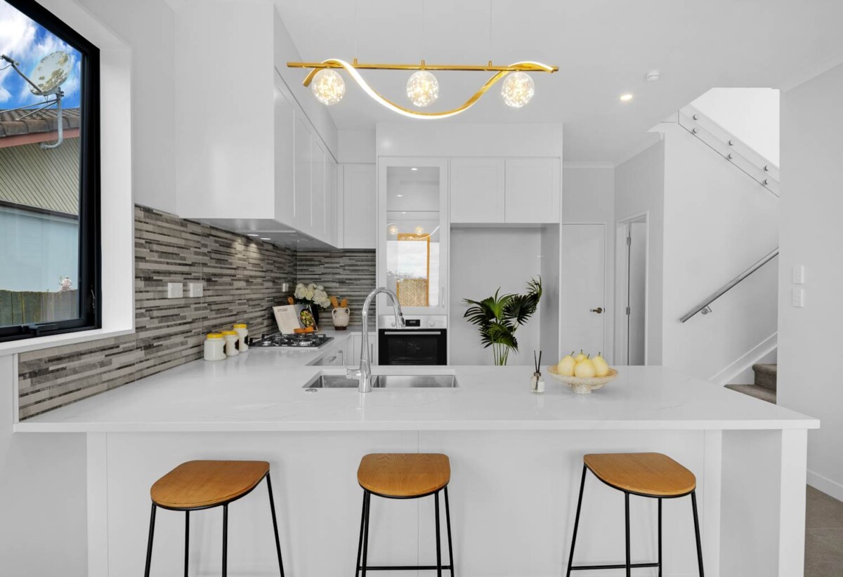 10 Year Master Build Guarantee, Brandnew standalone 3 beds 2.5 baths home with garage, 0.4 km to Macleans Primary School, 0.9 km to Howick Intermediate, 1.4 km to Pakuranga College, Lot 1/110 Hutchinsons Road, Bucklands Beach, Auckland