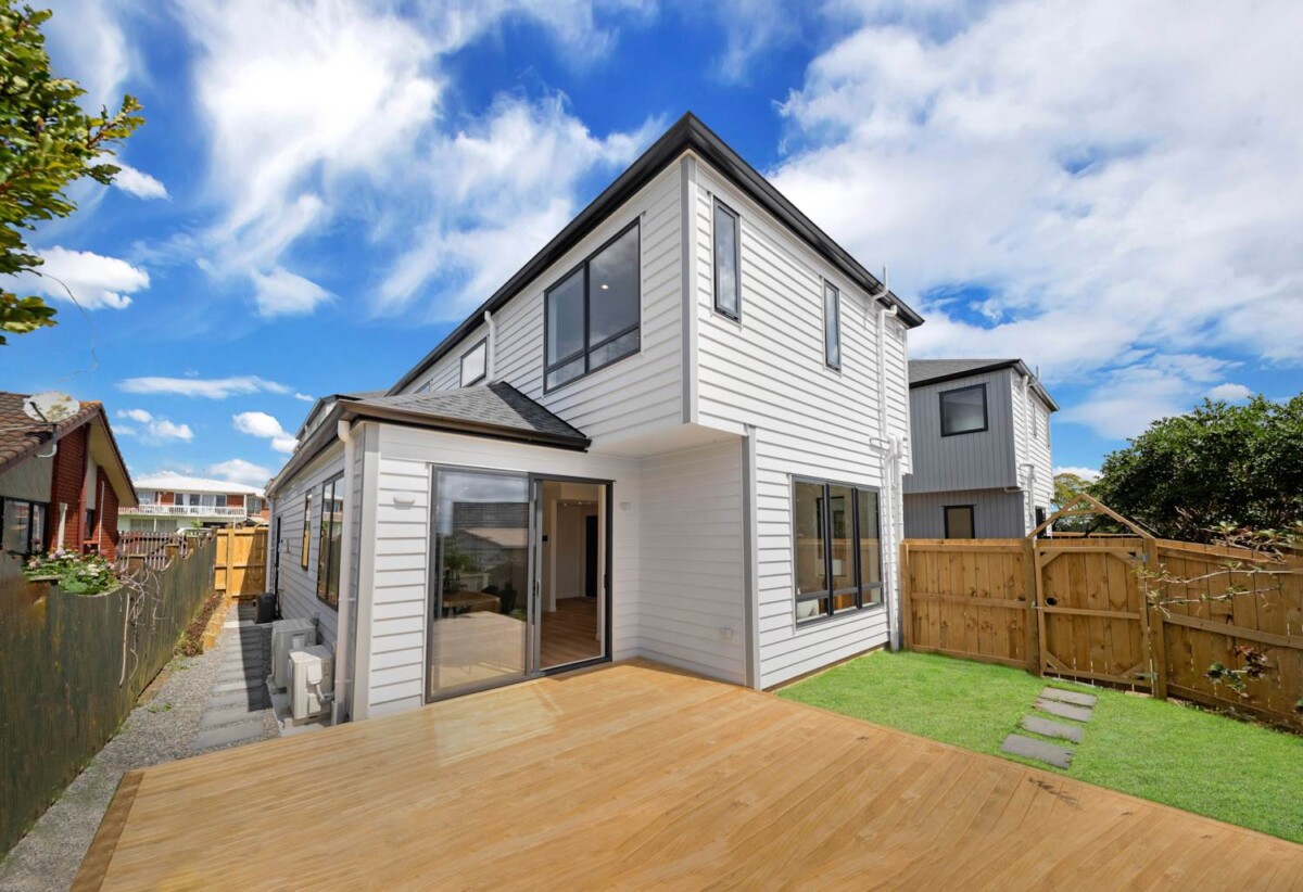 10 Year Master Build Guarantee, Brandnew standalone 3 beds 2.5 baths home with garage, 0.4 km to Macleans Primary School, 0.9 km to Howick Intermediate, 1.4 km to Pakuranga College, Lot 1/110 Hutchinsons Road, Bucklands Beach, Auckland