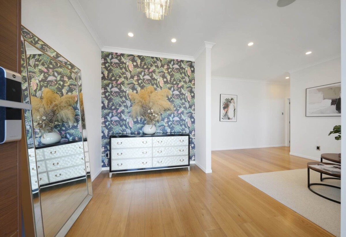 5 beds + office 4.5 baths house with double garage on 442m2 section, 0.9 km to Royal Oak School, 1.6 km to Royal Oak Intermediate School, 1.9 km to Onehunga High School, 41D Liverpool Street, Epsom, Auckland