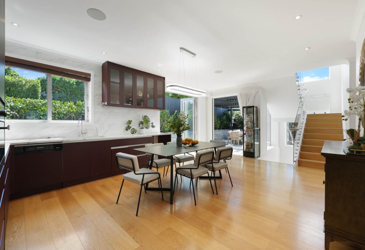 5 beds + office 4.5 baths house with double garage on 442m2 section, 0.9 km to Royal Oak School, 1.6 km to Royal Oak Intermediate School, 1.9 km to Onehunga High School, 41D Liverpool Street, Epsom, Auckland