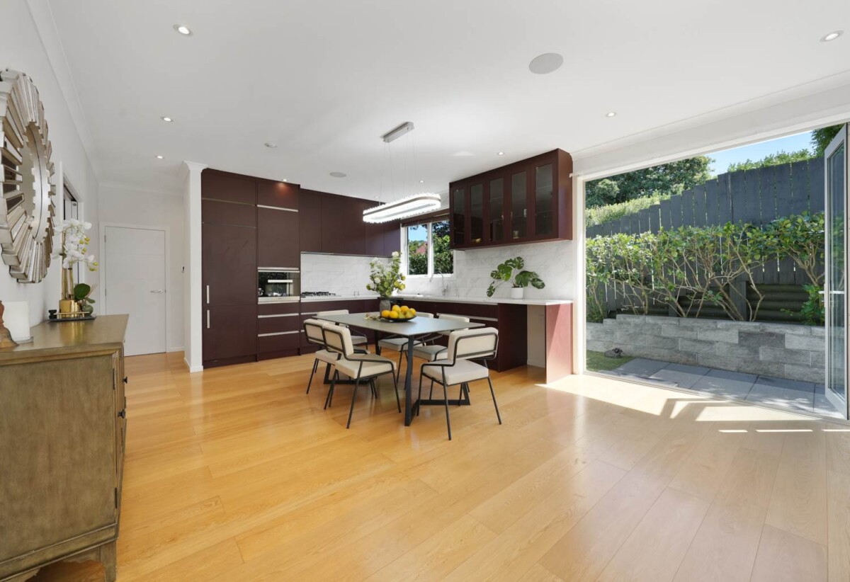 5 beds + office 4.5 baths house with double garage on 442m2 section, 0.9 km to Royal Oak School, 1.6 km to Royal Oak Intermediate School, 1.9 km to Onehunga High School, 41D Liverpool Street, Epsom, Auckland