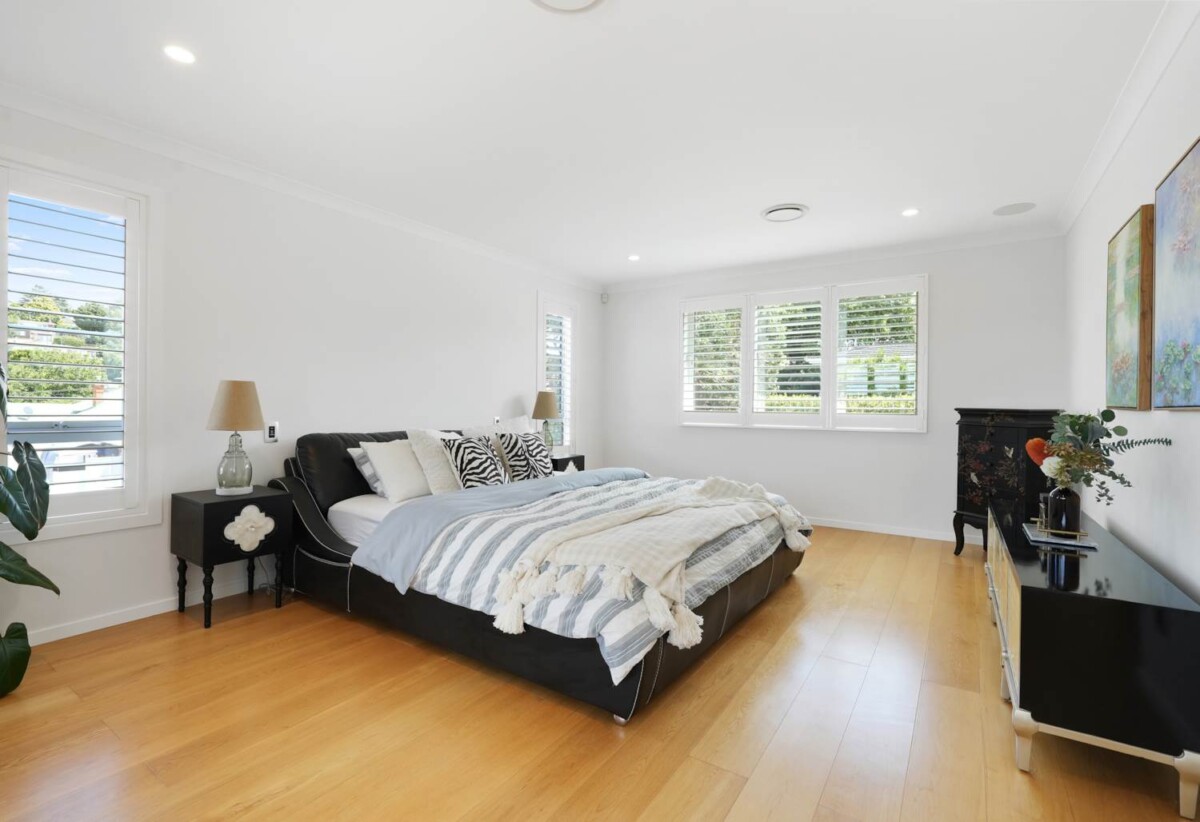 5 beds + office 4.5 baths house with double garage on 442m2 section, 0.9 km to Royal Oak School, 1.6 km to Royal Oak Intermediate School, 1.9 km to Onehunga High School, 41D Liverpool Street, Epsom, Auckland