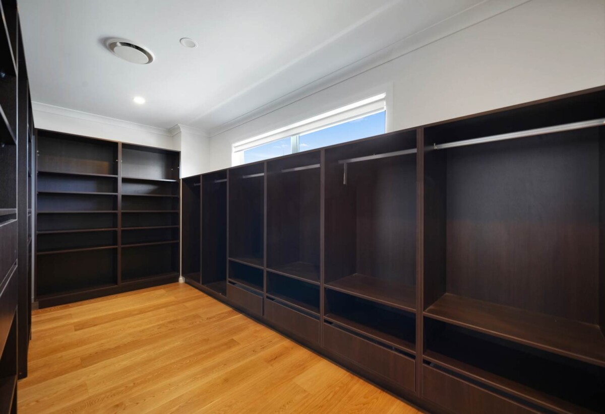5 beds + office 4.5 baths house with double garage on 442m2 section, 0.9 km to Royal Oak School, 1.6 km to Royal Oak Intermediate School, 1.9 km to Onehunga High School, 41D Liverpool Street, Epsom, Auckland