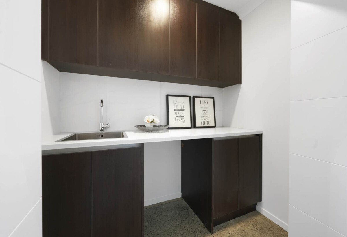 5 beds + office 4.5 baths house with double garage on 442m2 section, 0.9 km to Royal Oak School, 1.6 km to Royal Oak Intermediate School, 1.9 km to Onehunga High School, 41D Liverpool Street, Epsom, Auckland