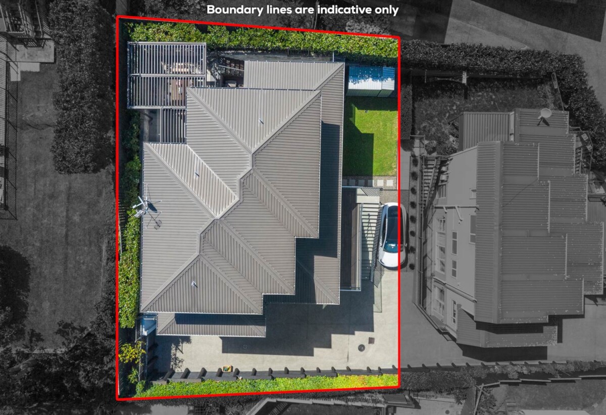 5 beds + office 4.5 baths house with double garage on 442m2 section, 0.9 km to Royal Oak School, 1.6 km to Royal Oak Intermediate School, 1.9 km to Onehunga High School, 41D Liverpool Street, Epsom, Auckland