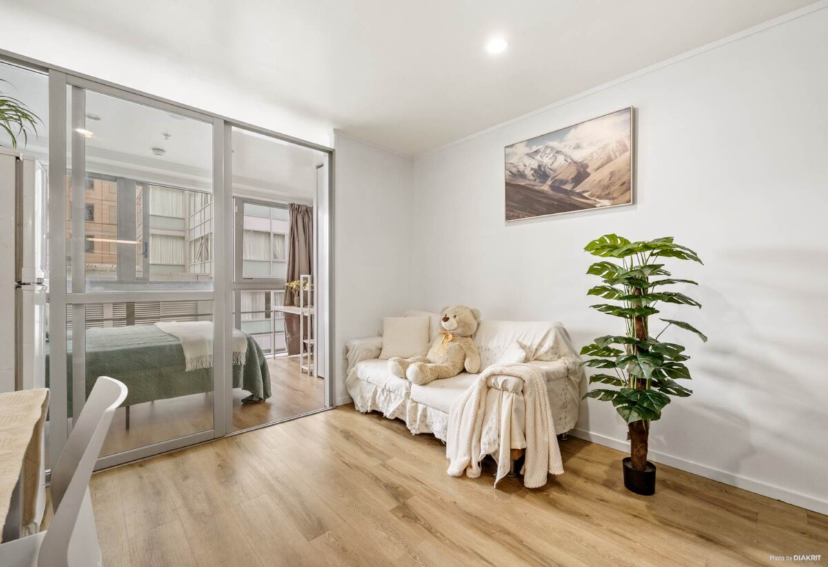 Auckland Girls’ Grammar School zone, 37m2 freehold 2 beds 1 bath apartment by SkyTower, 1.3 km to Auckland Girls’ Grammar School, 13B/34 Kingston Street, City Centre, Auckland