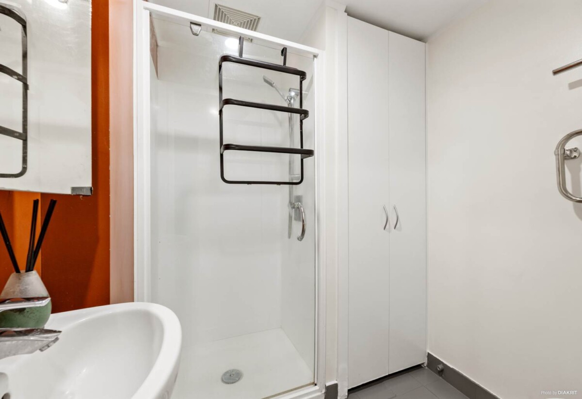 Auckland Girls’ Grammar School zone, 37m2 freehold 2 beds 1 bath apartment by SkyTower, 1.3 km to Auckland Girls’ Grammar School, 13B/34 Kingston Street, City Centre, Auckland