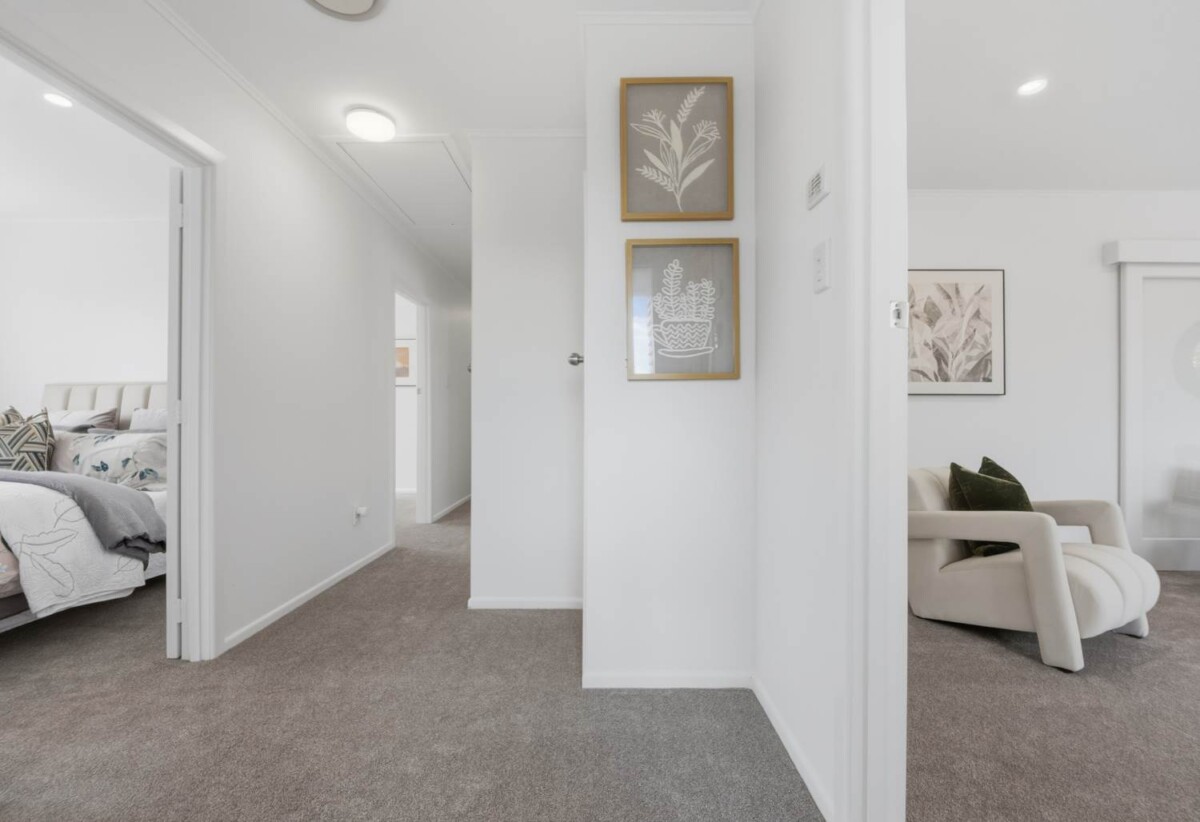 Ronovated 3 beds house with garage and a standalone storage room on 607m2 section, 0.1 km to Chaucer School, 0.4 km to Blockhouse Bay Intermediate, 1.9 km to Lynfield College, 9 Meredith Street, Blockhouse Bay, Auckland