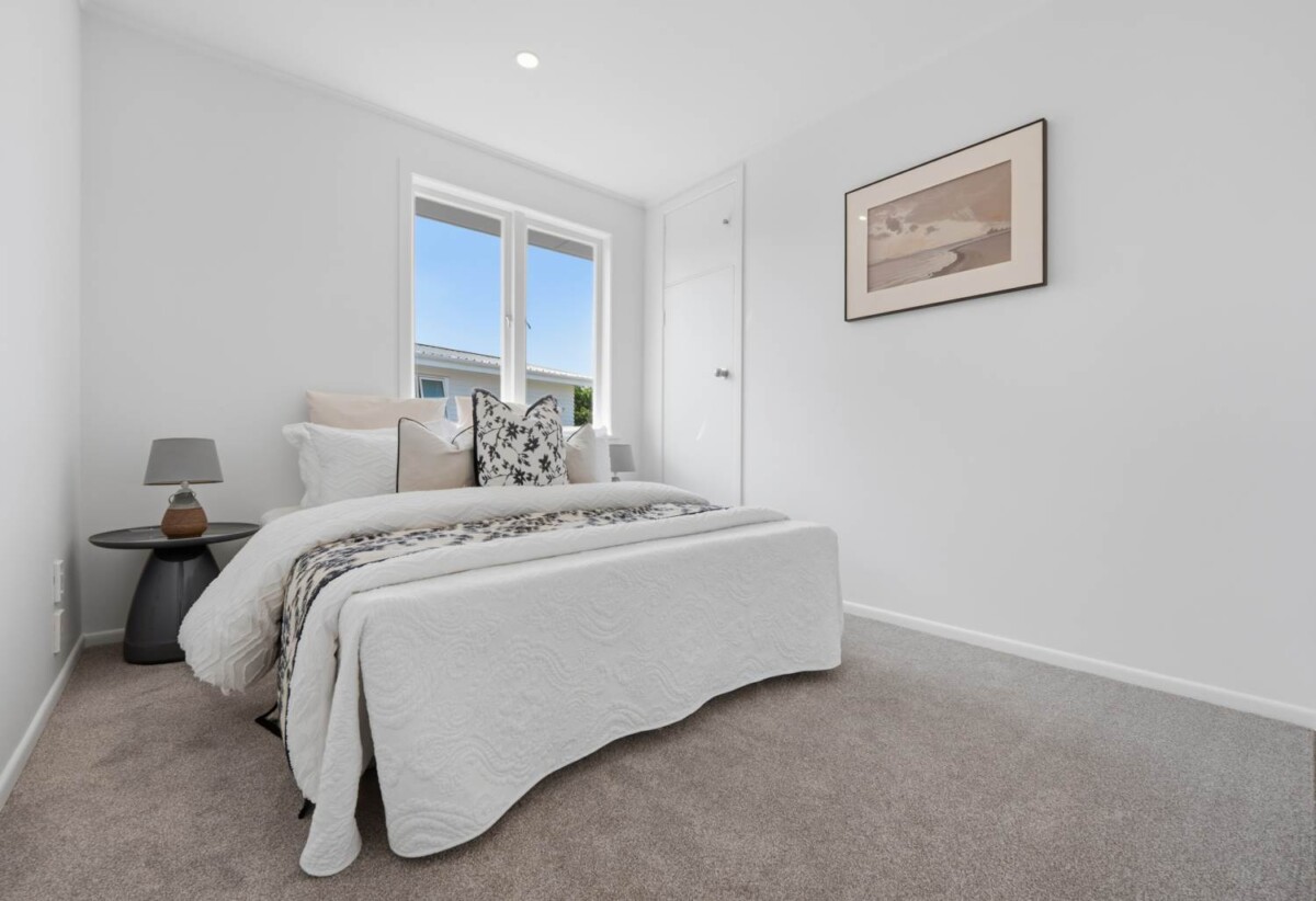 Ronovated 3 beds house with garage and a standalone storage room on 607m2 section, 0.1 km to Chaucer School, 0.4 km to Blockhouse Bay Intermediate, 1.9 km to Lynfield College, 9 Meredith Street, Blockhouse Bay, Auckland