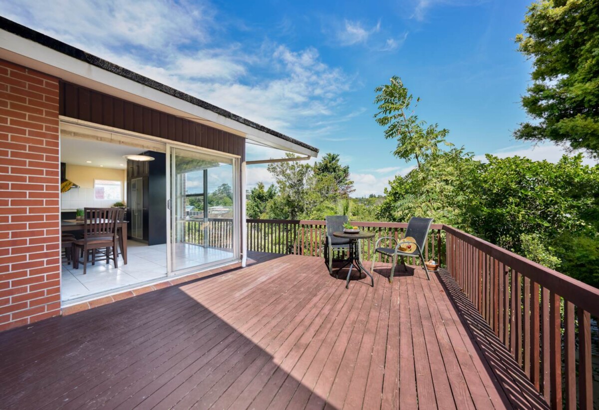 Brick and block 4 beds 2 baths house on 683m2 section, 3 beds 1 bath home upstairs, 1 bed 1 bath 1 rumpus room 1 utility room another lounge downstairs, 0.3 km to Lynfield College, close to schools, supermarket, shops, golf club, beach, 8 Tropicana Drive, Mt Roskill, Auckland