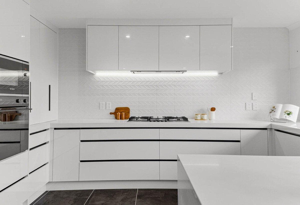 6 beds 3 baths with triple garage on 2371m2 section, Salt-water pool, Soundproof Theatre Room, 1.5 km to Mission Heights Junior College, 1.6 km to Mission Heights Primary School, 2.5 km to Ormiston Senior College, 31 Regis Lane, Flat Bush, Auckland