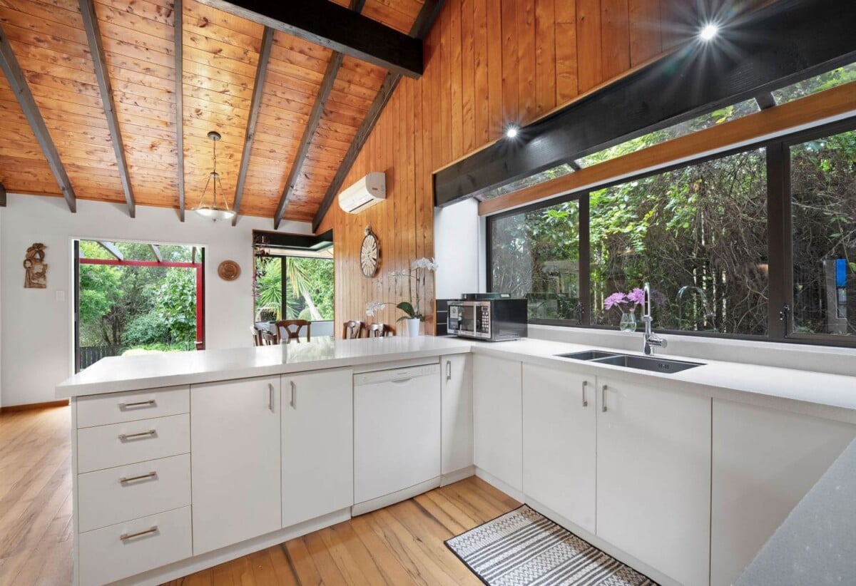 260m2 4 beds + study 3 baths house on 981m2 section, 0.4 km to Glamorgan School, 1.4 km to Northcross Intermediate, 1.5 km to Long Bay College, 201 Glamorgan Drive, Torbay, Auckland