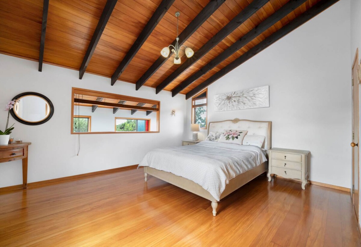 260m2 4 beds + study 3 baths house on 981m2 section, 0.4 km to Glamorgan School, 1.4 km to Northcross Intermediate, 1.5 km to Long Bay College, 201 Glamorgan Drive, Torbay, Auckland