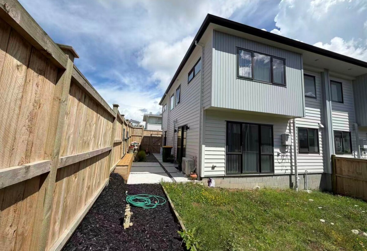 153m2 brandnew 3 beds 2.5 baths home with garage, 0.5 km to Howick Primary School, 0.6 km to Howick Intermediate, 1.5 km to Pakuranga College, 49A Patons Road, Howick, Auckland