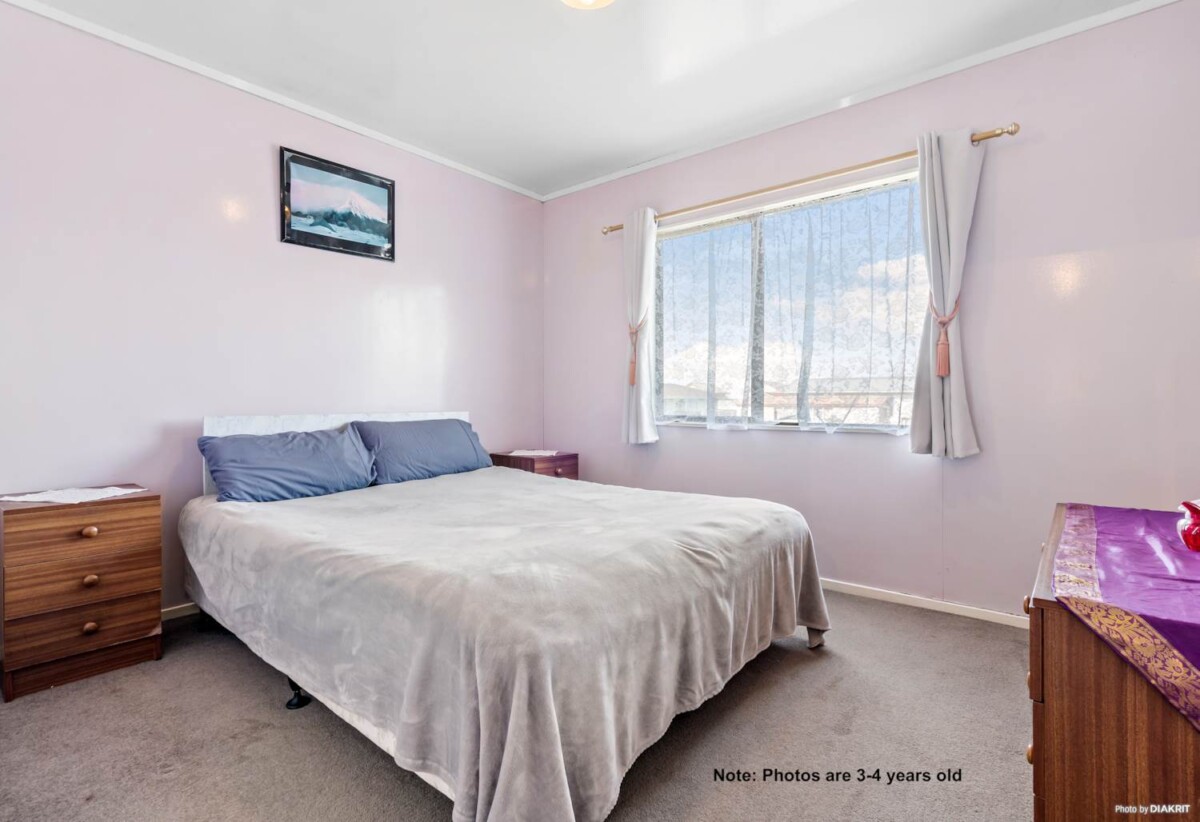 600m2 section, 3 beds 1 bath main house with a separate, 1 bed self-contained sleepout and double garage, currently rented $900 per week, close to schools, parks, shops, 0.3 km to Roscommon School, 18 Dungarvon Place, Clendon Park, Auckland
