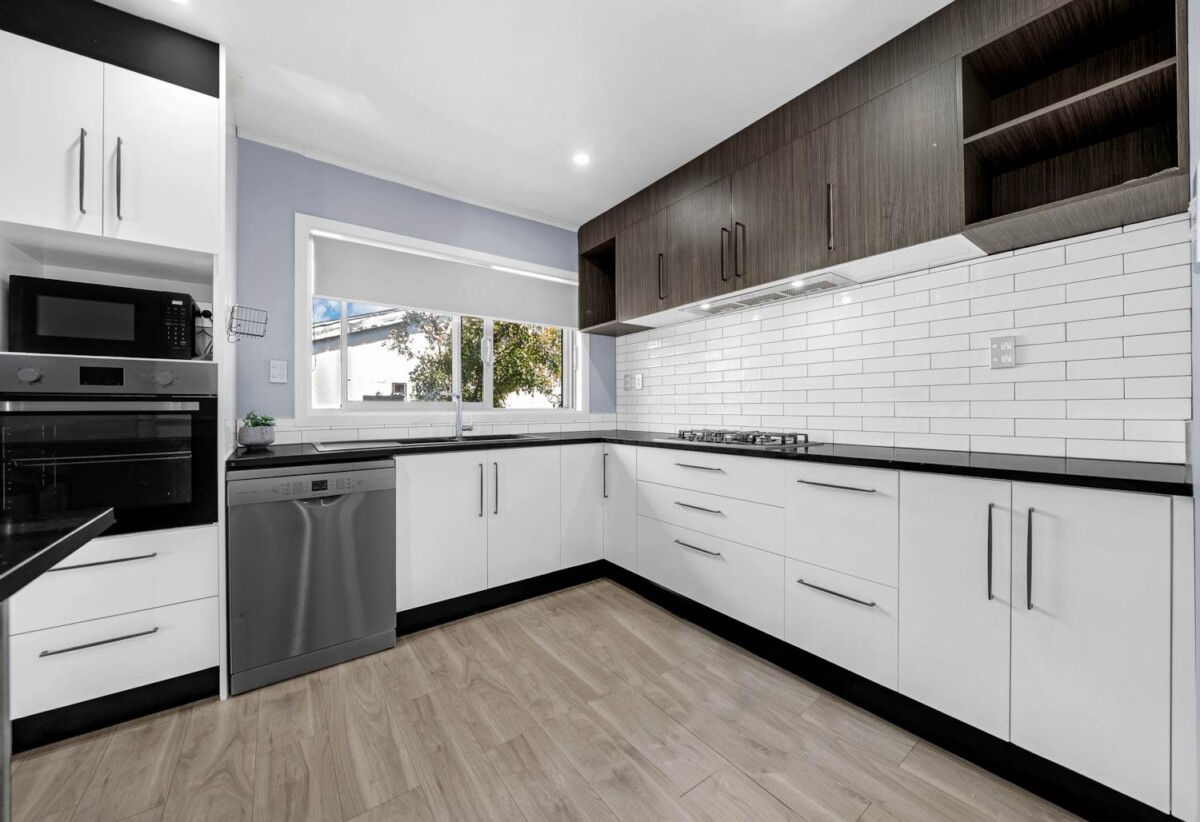 Freehold standalone 3 beds house with car park, 0.8 km to Papatoetoe East School, 0.9 km to Papatoetoe High School, 3.0 km to Papatoetoe Intermediate, 39B Esperanto Road, Papatoetoe, Auckland