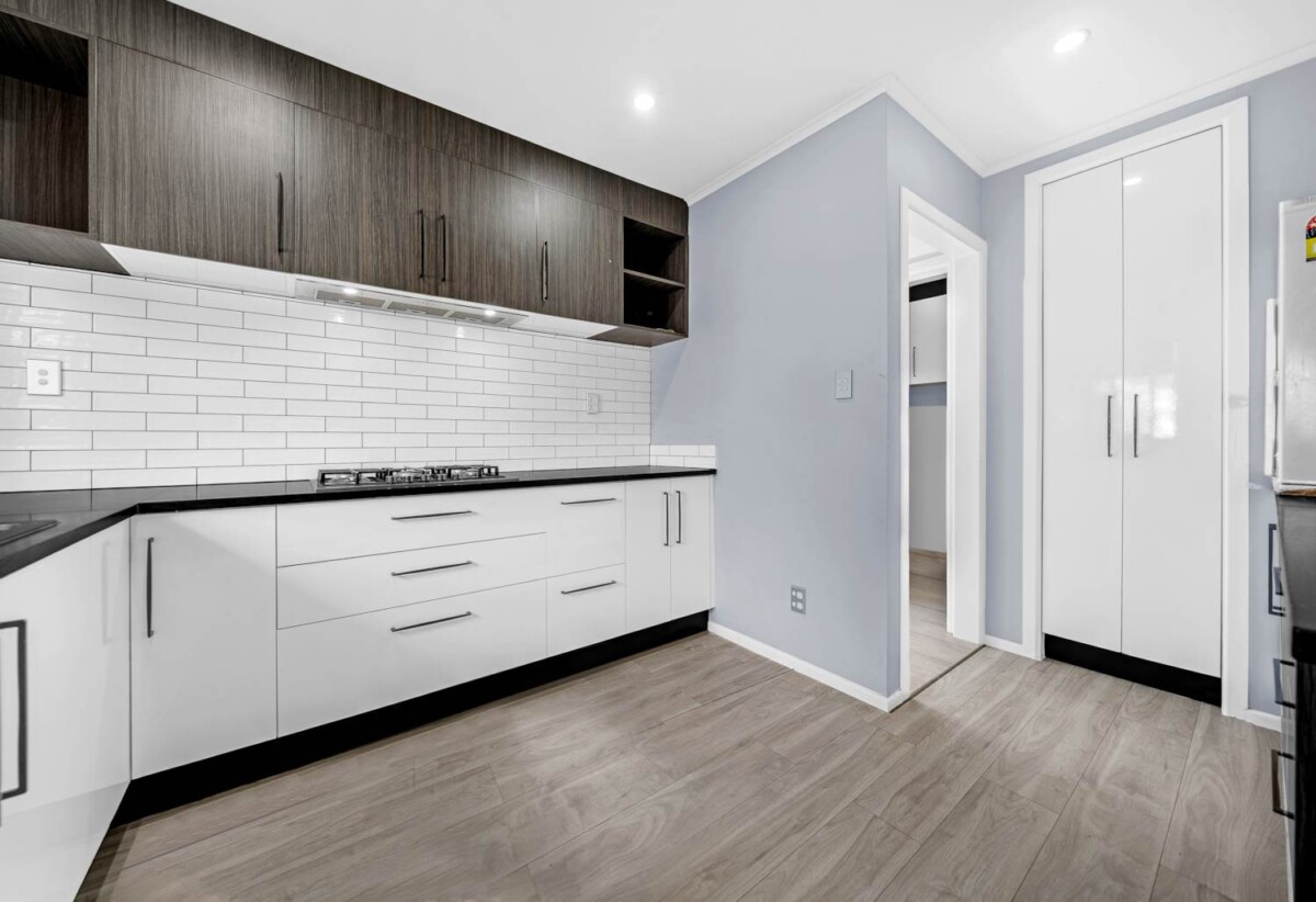 Freehold standalone 3 beds house with car park, 0.8 km to Papatoetoe East School, 0.9 km to Papatoetoe High School, 3.0 km to Papatoetoe Intermediate, 39B Esperanto Road, Papatoetoe, Auckland
