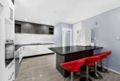 Freehold standalone 3 beds house with car park, 0.8 km to Papatoetoe East School, 0.9 km to Papatoetoe High School, 3.0 km to Papatoetoe Intermediate, 39B Esperanto Road, Papatoetoe, Auckland