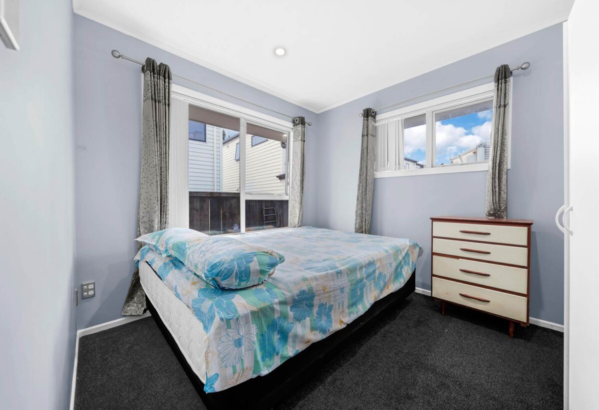 Freehold standalone 3 beds house with car park, 0.8 km to Papatoetoe East School, 0.9 km to Papatoetoe High School, 3.0 km to Papatoetoe Intermediate, 39B Esperanto Road, Papatoetoe, Auckland