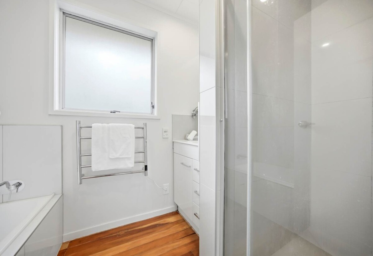Westlake Zone, home & in come on 607m2 section, 3 beds + study 1 bath main house , The income dwelling includes one bedroom plus a study, a living room, kitchen, and bathroom, 0.7 km to Sunnynook School, 19 Salamanca Road, Sunnynook, Auckland