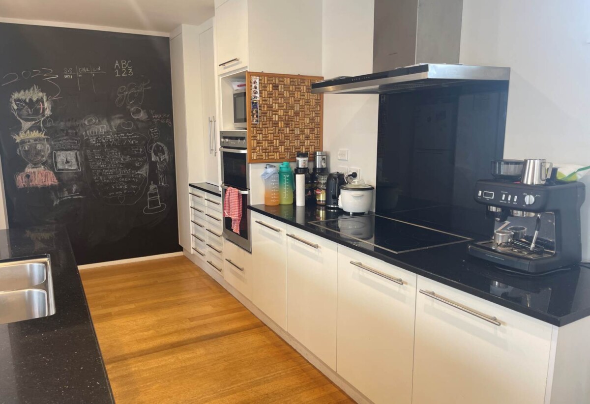 Motivated vendors, 4 beds 2 baths house on 680m² section RC Approved, close to Glen Innes and Panmure town centres, schools, 0.5 km to Ruapotaka School, 1.3 km to Tamaki College, 20 Pirangi Street, Pt England, Auckland