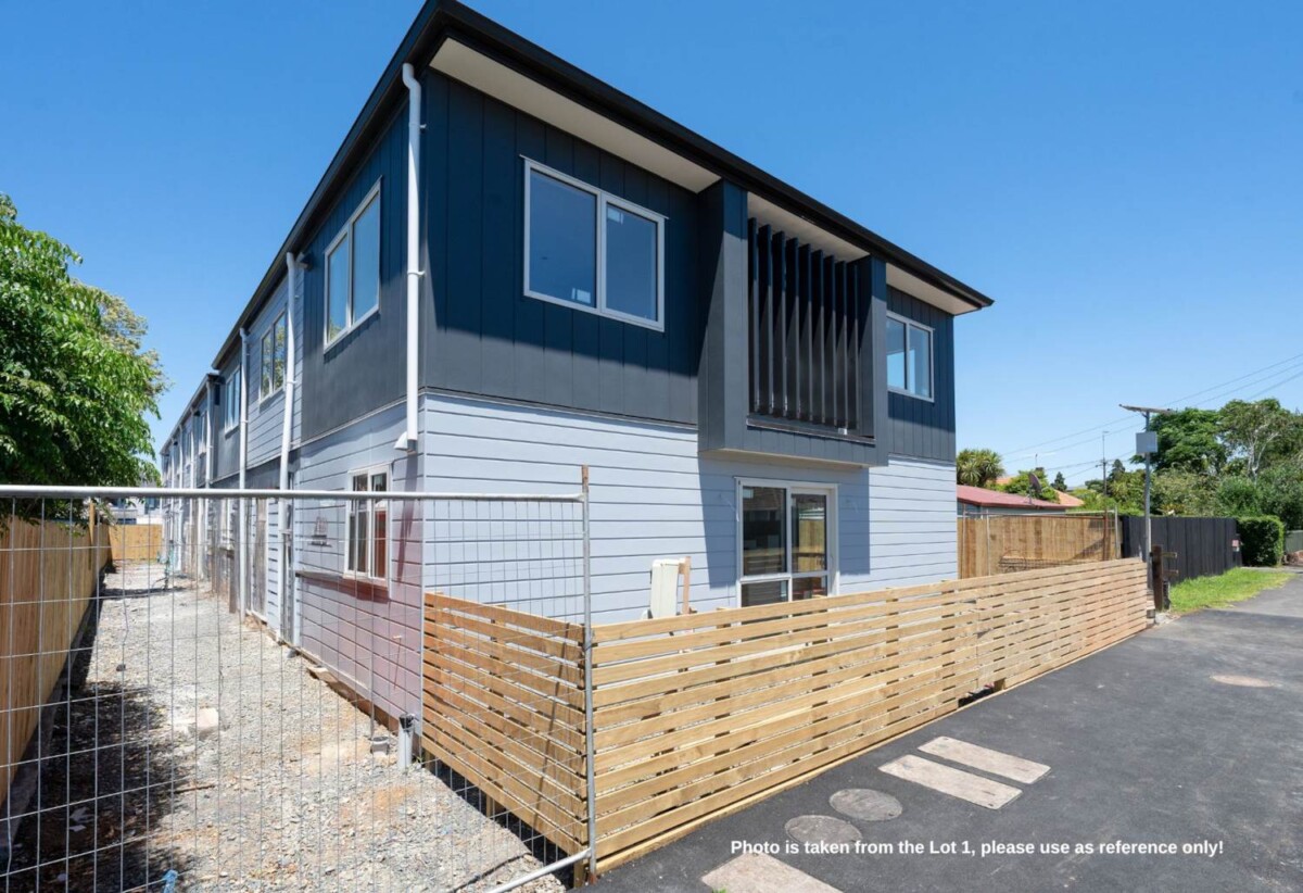 Priced to Sell, brandnew 2 beds 2.5 baths home, close to schools, supermarket, shops, seaside reserve, 0.3 km to Pt England School, Lot 2, 51 Anderson Avenue, Pt England, Auckland
