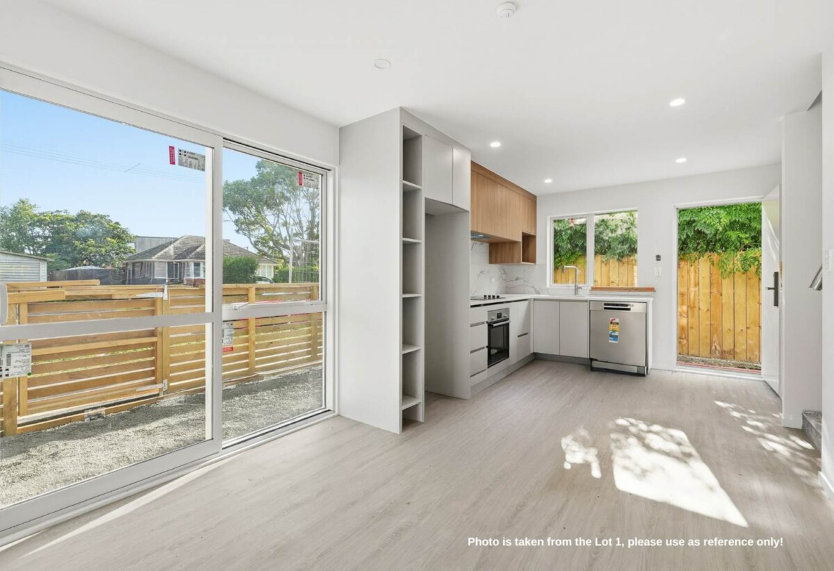 Priced to Sell, brandnew 2 beds 2.5 baths home, close to schools, supermarket, shops, seaside reserve, 0.3 km to Pt England School, Lot 2, 51 Anderson Avenue, Pt England, Auckland