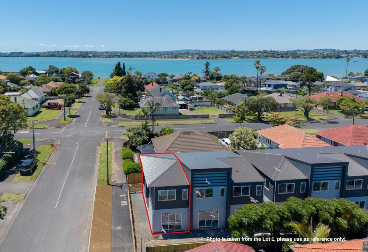 Priced to Sell, brandnew 2 beds 2.5 baths home, close to schools, supermarket, shops, seaside reserve, 0.3 km to Pt England School, Lot 2, 51 Anderson Avenue, Pt England, Auckland
