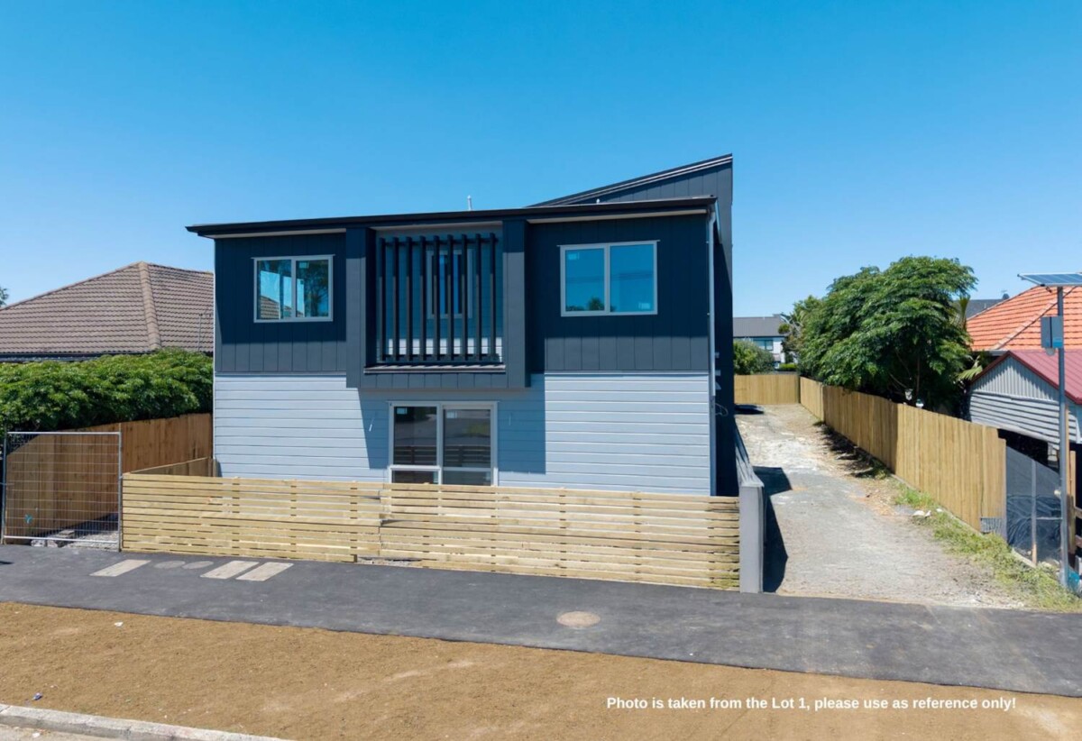 Priced to Sell, brandnew 2 beds 2.5 baths home, close to schools, supermarket, shops, seaside reserve, 0.3 km to Pt England School, Lot 2, 51 Anderson Avenue, Pt England, Auckland