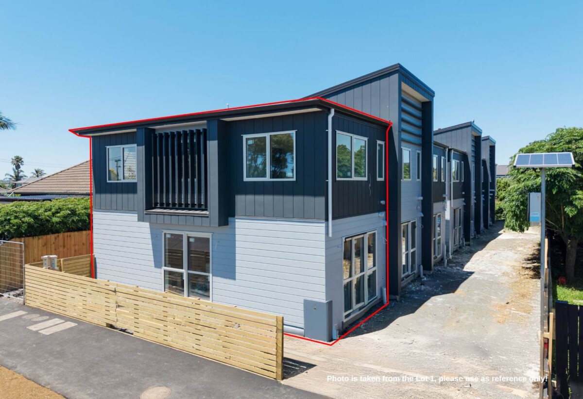 Priced to Sell, brandnew 2 beds 2.5 baths home, close to schools, supermarket, shops, seaside reserve, 0.3 km to Pt England School, Lot 2, 51 Anderson Avenue, Pt England, Auckland