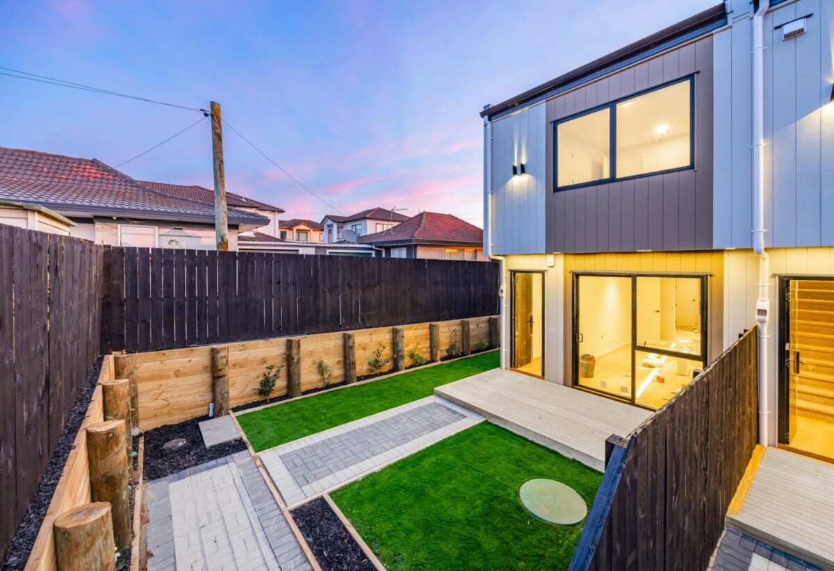 Brandnew 3 beds 2 bath home with car park, close to shopping centres, schools, motorway access, 0.6 km to Papatoetoe South School, Lot 7, 9 Grande Vue Road, Papatoetoe, Auckland