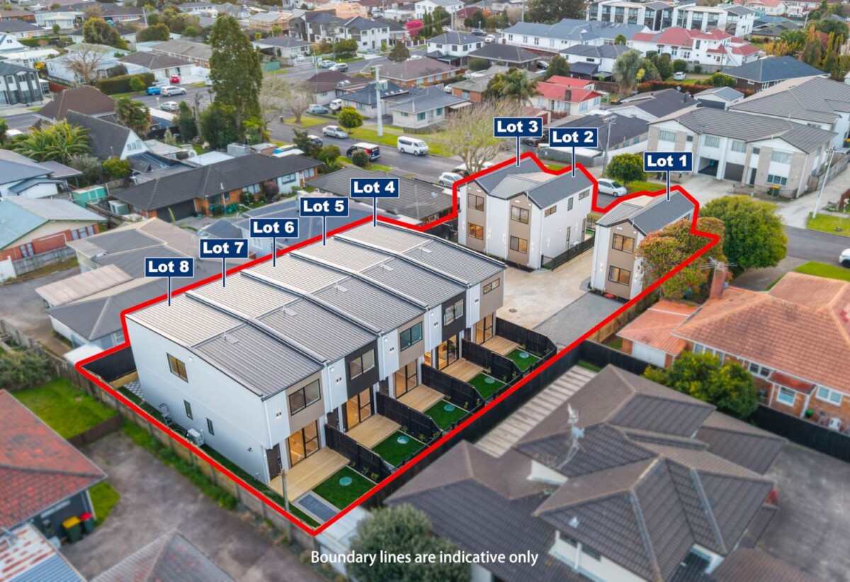 Brandnew 3 beds 2 bath home with car park, close to shopping centres, schools, motorway access, 0.6 km to Papatoetoe South School, Lot 4, 9 Grande Vue Road, Papatoetoe, Auckland