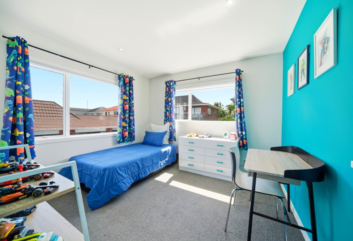 Rangi Zone. Beachside Lifestyle. Move-In Ready, 4 beds 2 baths house with double garage, 0.1 km to Browns Bay School, 1.3 km to Murrays Bay Intermediate, 1.7 km to Rangitoto College, 1/19 Kiteroa Terrace, Rothesay Bay, Auckland
