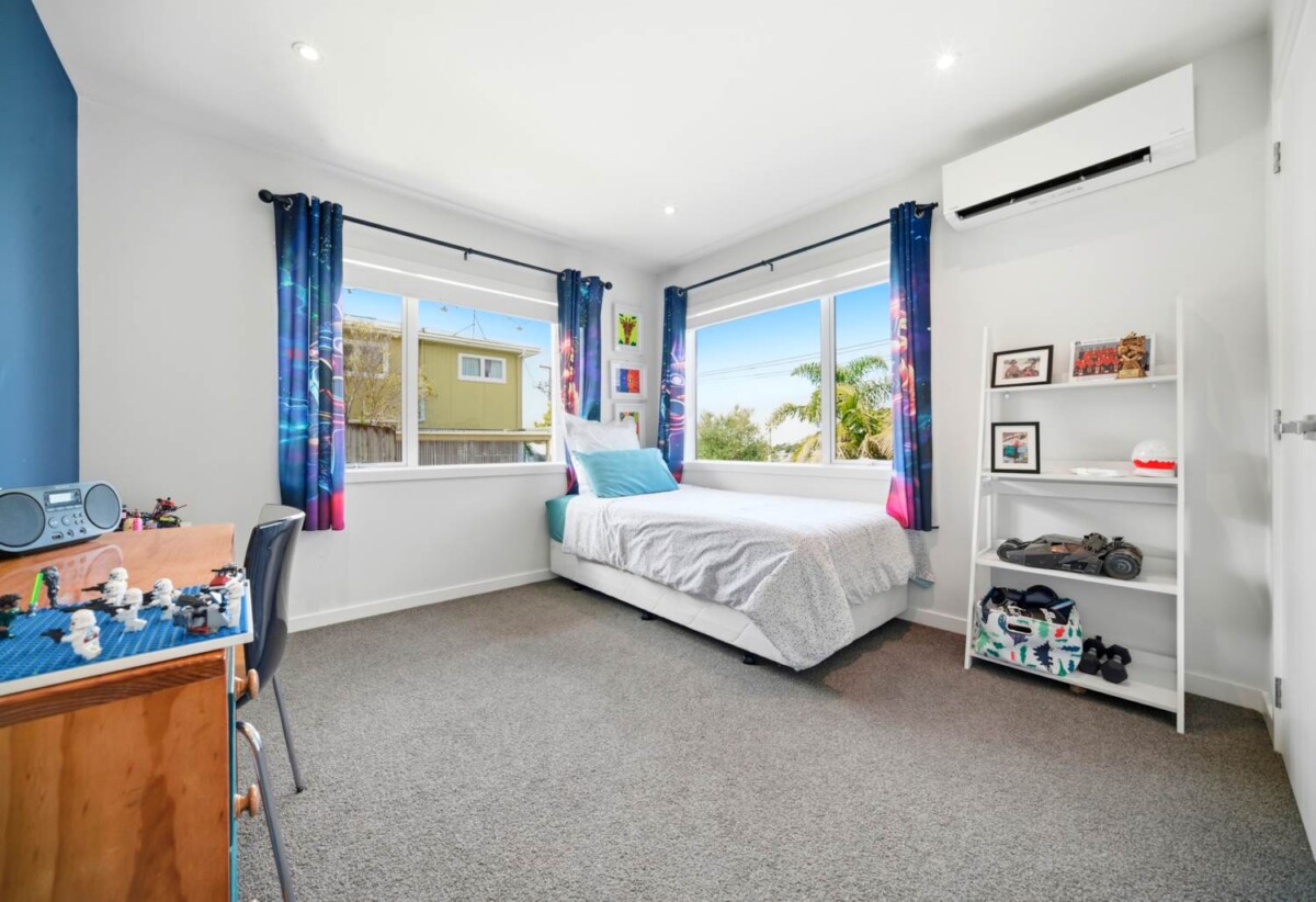 Rangi Zone. Beachside Lifestyle. Move-In Ready, 4 beds 2 baths house with double garage, 0.1 km to Browns Bay School, 1.3 km to Murrays Bay Intermediate, 1.7 km to Rangitoto College, 1/19 Kiteroa Terrace, Rothesay Bay, Auckland