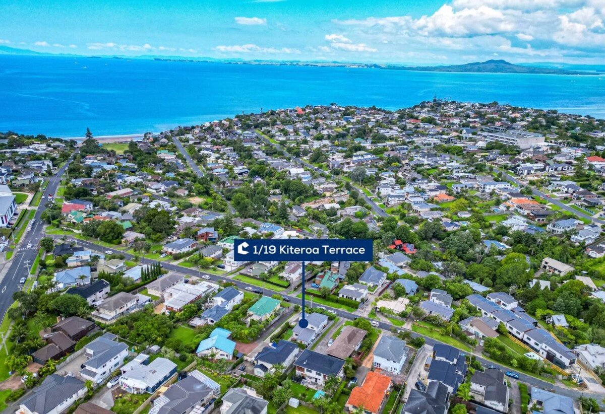 Rangi Zone. Beachside Lifestyle. Move-In Ready, 4 beds 2 baths house with double garage, 0.1 km to Browns Bay School, 1.3 km to Murrays Bay Intermediate, 1.7 km to Rangitoto College, 1/19 Kiteroa Terrace, Rothesay Bay, Auckland