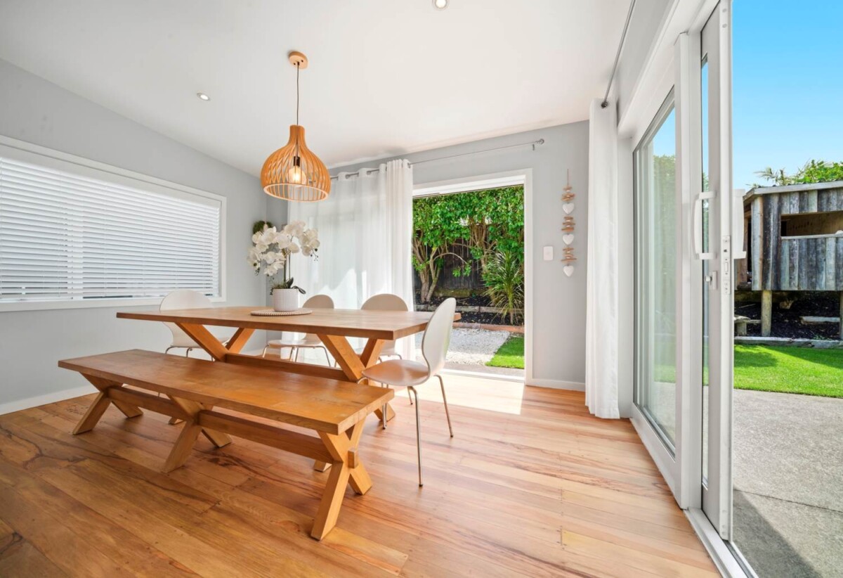Rangi Zone. Beachside Lifestyle. Move-In Ready, 4 beds 2 baths house with double garage, 0.1 km to Browns Bay School, 1.3 km to Murrays Bay Intermediate, 1.7 km to Rangitoto College, 1/19 Kiteroa Terrace, Rothesay Bay, Auckland