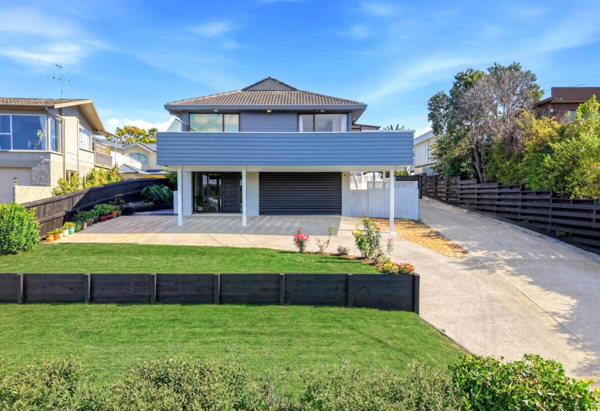 Recently refreshed 3 beds house with garage, 0.8 km to Long Bay College, 1/169 Stredwick Drive, Torbay, Auckland