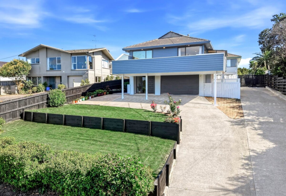 Recently refreshed 3 beds house with garage, 0.8 km to Long Bay College, 1/169 Stredwick Drive, Torbay, Auckland