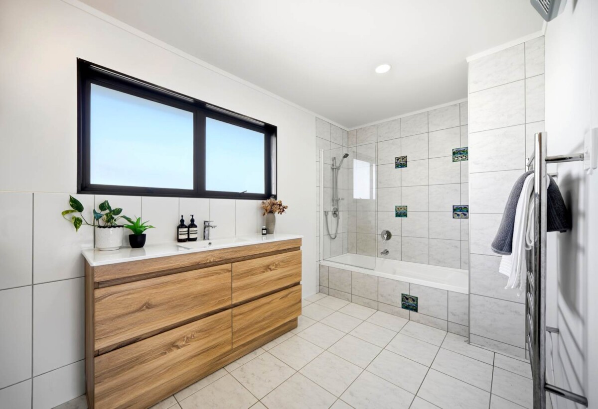 Recently refreshed 3 beds house with garage, 0.8 km to Long Bay College, 1/169 Stredwick Drive, Torbay, Auckland