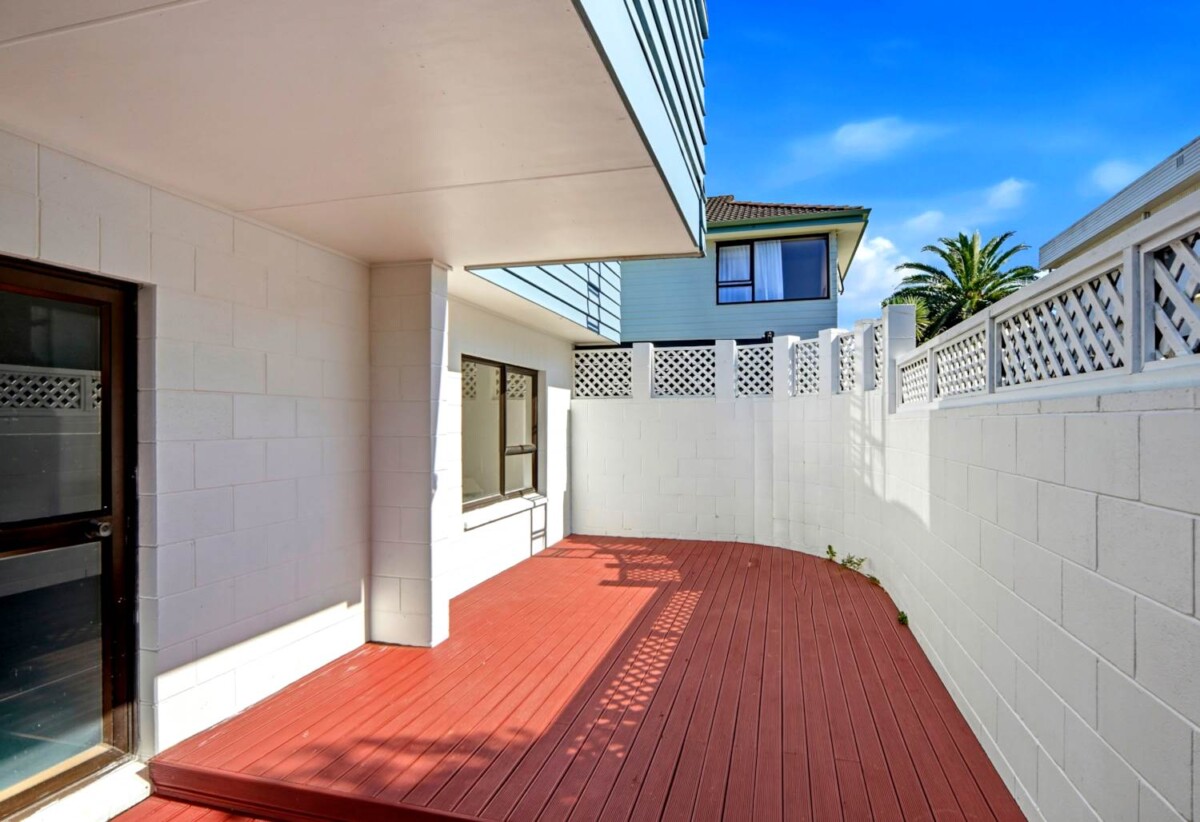 Recently refreshed 3 beds house with garage, 0.8 km to Long Bay College, 1/169 Stredwick Drive, Torbay, Auckland