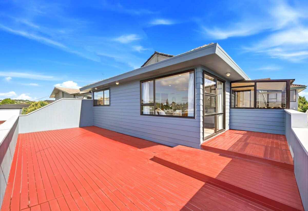 Recently refreshed 3 beds house with garage, 0.8 km to Long Bay College, 1/169 Stredwick Drive, Torbay, Auckland