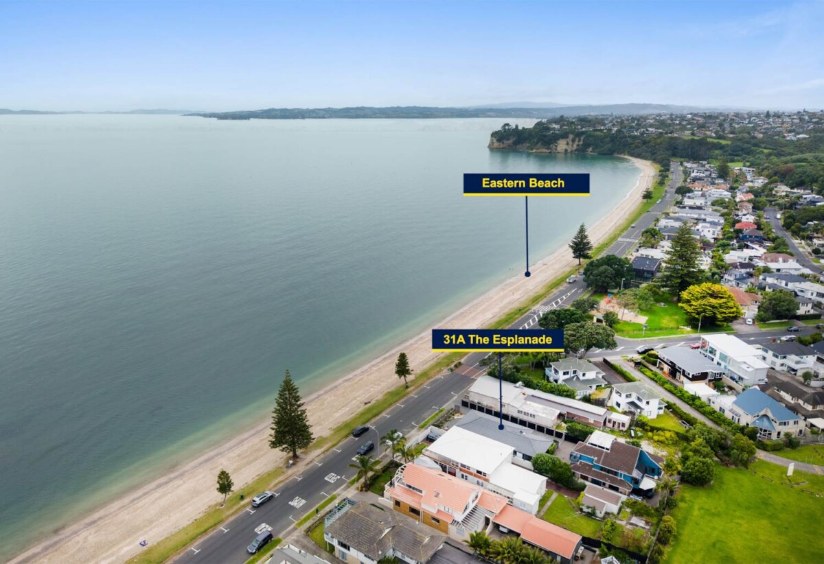 Macleans College and BBI zone, Fully Renovated 3 beds 2 baths house with double garage, next to the beach, 0.9 km to Bucklands Beach Primary School, 1.1 km to Macleans College, 1.2 km to Bucklands Beach Intermediate, 31A The Esplanade, Eastern Beach, Auckland
