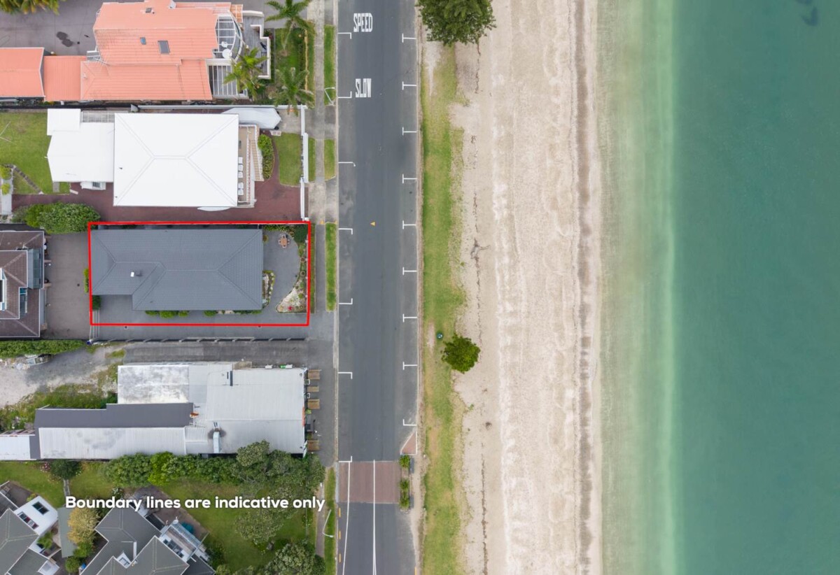 Macleans College and BBI zone, Fully Renovated 3 beds 2 baths house with double garage, next to the beach, 0.9 km to Bucklands Beach Primary School, 1.1 km to Macleans College, 1.2 km to Bucklands Beach Intermediate, 31A The Esplanade, Eastern Beach, Auckland