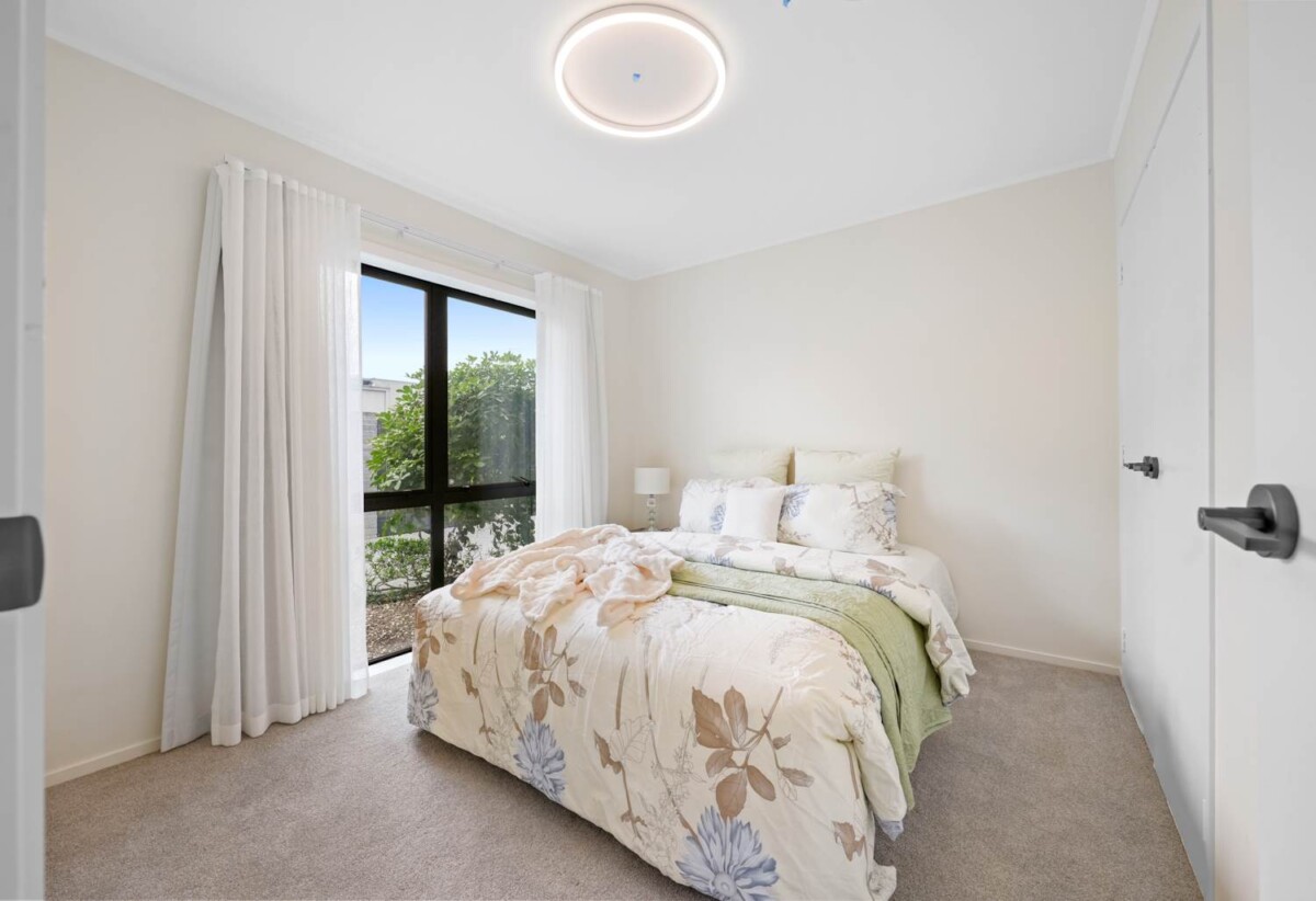 Macleans College and BBI zone, Fully Renovated 3 beds 2 baths house with double garage, next to the beach, 0.9 km to Bucklands Beach Primary School, 1.1 km to Macleans College, 1.2 km to Bucklands Beach Intermediate, 31A The Esplanade, Eastern Beach, Auckland