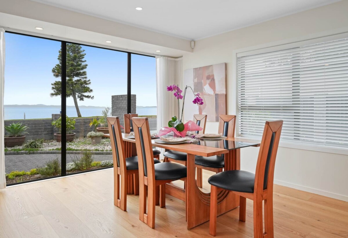 Macleans College and BBI zone, Fully Renovated 3 beds 2 baths house with double garage, next to the beach, 0.9 km to Bucklands Beach Primary School, 1.1 km to Macleans College, 1.2 km to Bucklands Beach Intermediate, 31A The Esplanade, Eastern Beach, Auckland