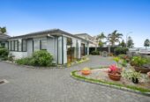 Macleans College and BBI zone, Fully Renovated 3 beds 2 baths house with double garage, next to the beach, 0.9 km to Bucklands Beach Primary School, 1.1 km to Macleans College, 1.2 km to Bucklands Beach Intermediate, 31A The Esplanade, Eastern Beach, Auckland