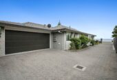 Macleans College and BBI zone, Fully Renovated 3 beds 2 baths house with double garage, next to the beach, 0.9 km to Bucklands Beach Primary School, 1.1 km to Macleans College, 1.2 km to Bucklands Beach Intermediate, 31A The Esplanade, Eastern Beach, Auckland